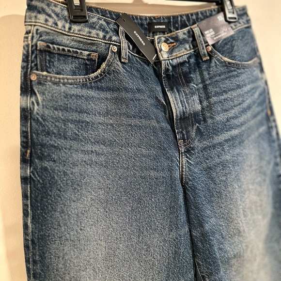 Express Wide Leg High Rise Jeans
Women's 10L Tall Mom Wide Loose Distressed NWT - Picture 10 of 15